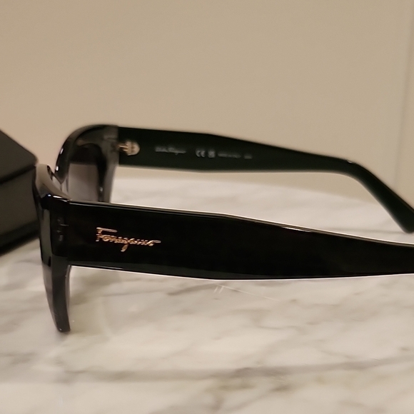 NWOT Salvatore Ferragamo Black Sunglasses - Picture 8 of 10